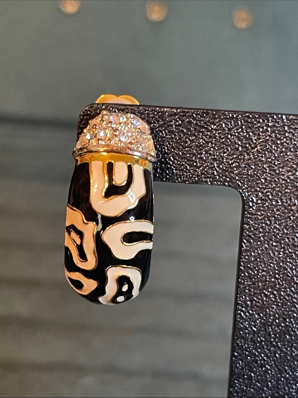 Vintage Joan Rivers Gold-Plated Swarovski Crystal Animal Print Clip On Earrings - Picture 9 of 10